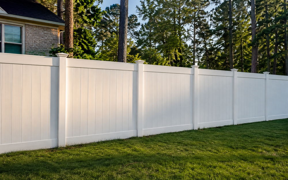Vinyl fence built in North Atlanta